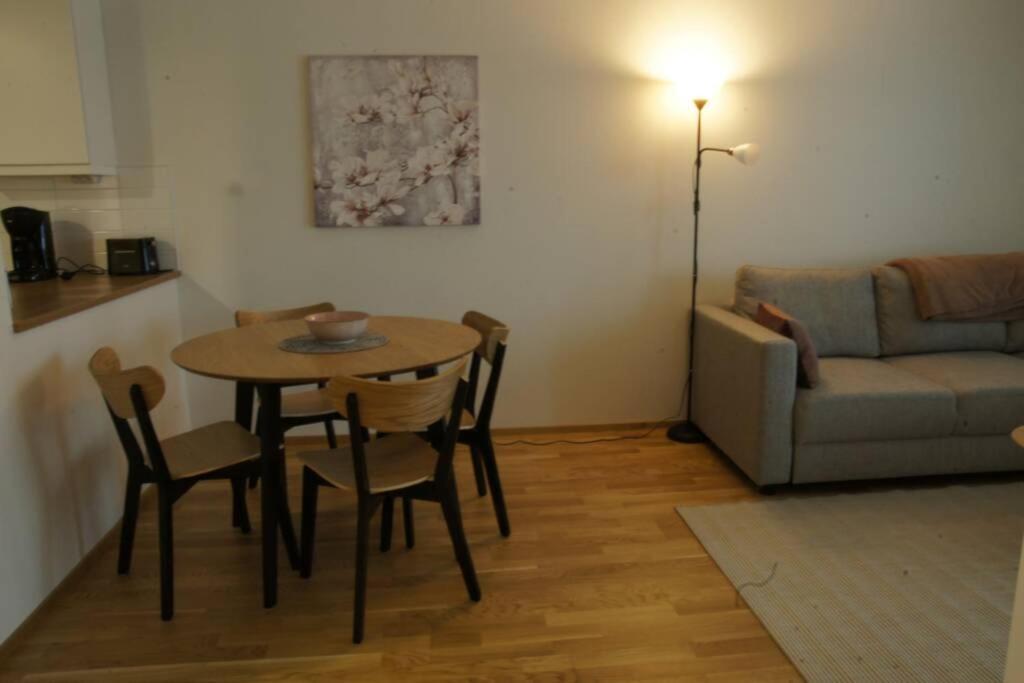 Apartamento Keskustan Kaksio 45 M2 Autopaikalla, Rautatienkatu 19, 9 Krs Oulu Exterior foto